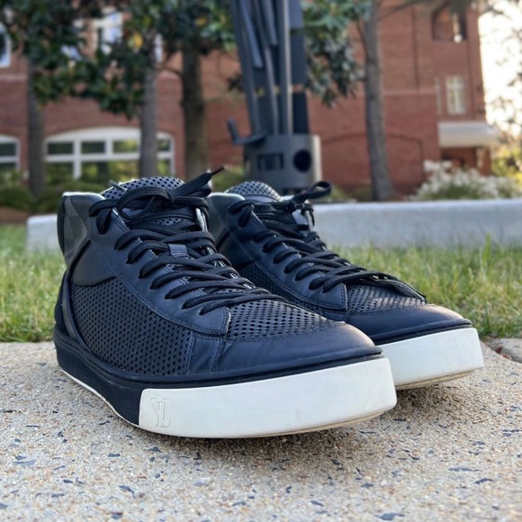 Not my style but definitely very cool sneakers. - Picture 3 of 7